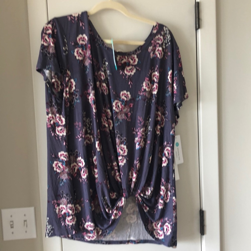 Brand new Floral Nine Britain top